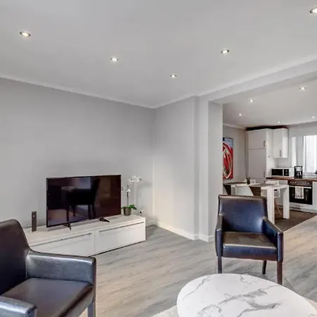 Habitación en casa particular Furnished - Perfect Location!! *